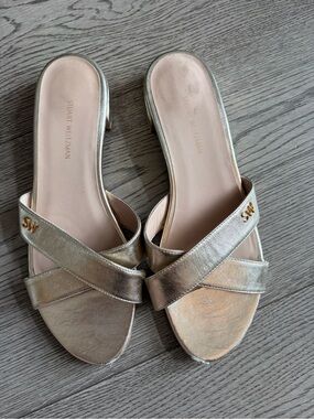 Stuart Weitzman Gold Leather Slides – Size 8